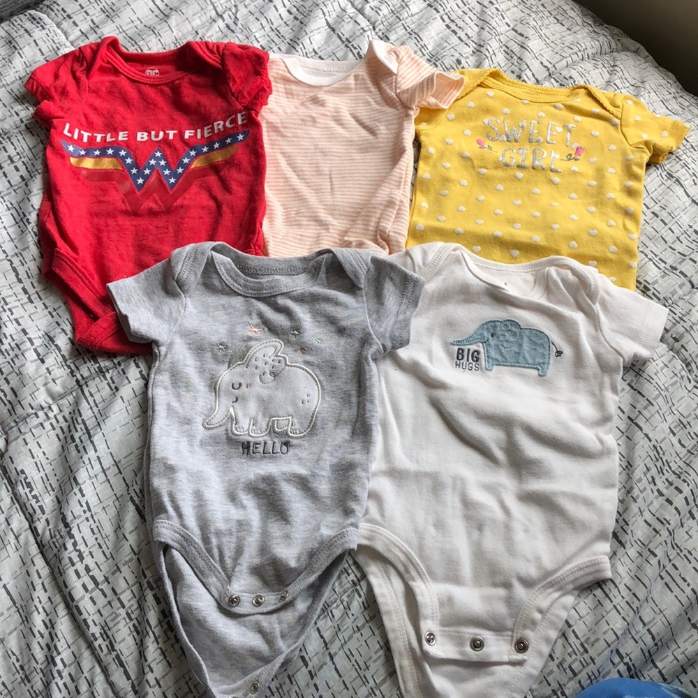Mixed brand bodysuits. Size NB(1) 0-3m(4)